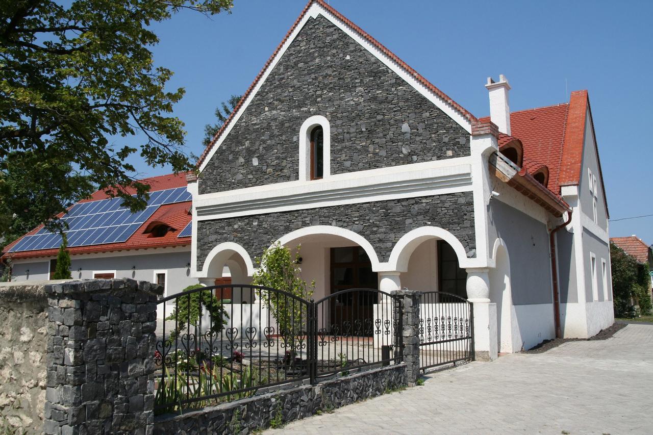 Bed and Breakfast Basaltina Panzio Balatonederics Exterior foto
